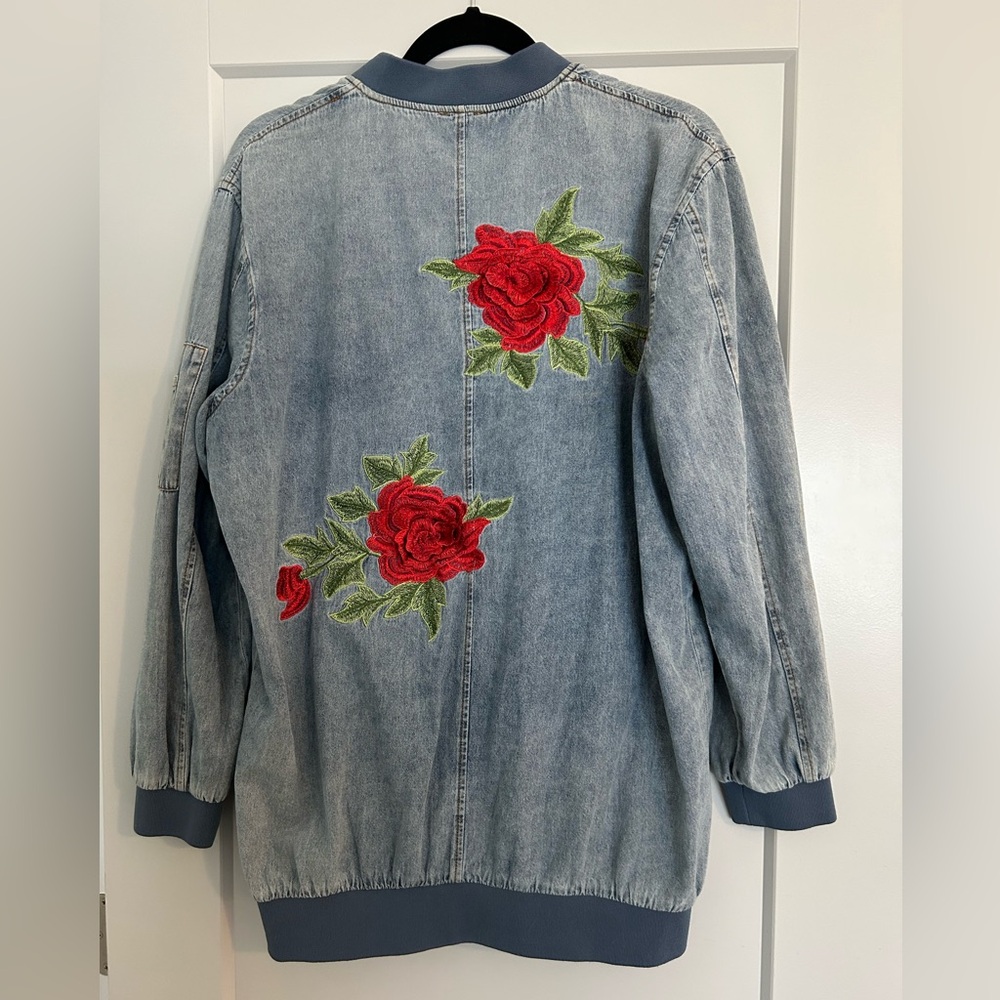 Oversized Jean bomber jacket with rose detail 🌹
